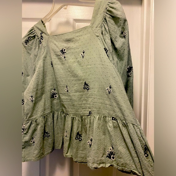 UNIVERSAL THREAD LIGHT GREEN EMBROIDERED BALLOON SLEEVE PEPLUM TOP - SIZE LRG - Picture 8 of 12